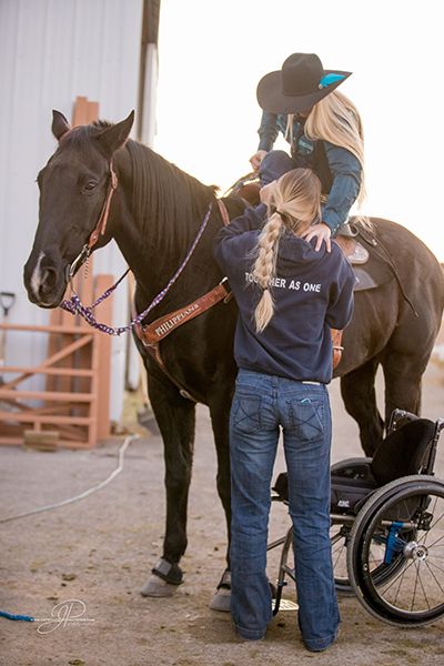 amberley-snyder-on-horse-with-help