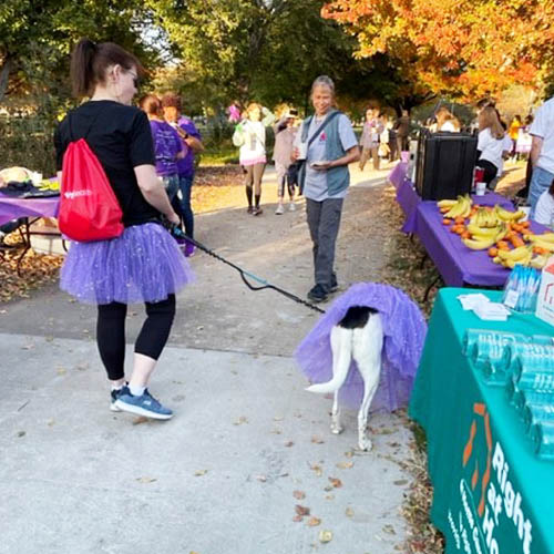 The 2022 Walk to End Alzheimer's brings out a crowd, including a dog in a tutu!