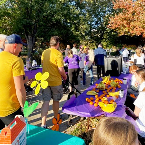 2022's Walk to End Alzheimer's is packed with walk participants.