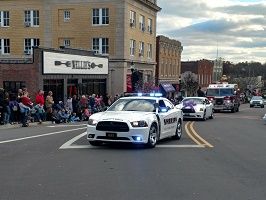 Crowd watching Sheriff Car and Fire Engine pass by during Belmont Christmas Parade 2018