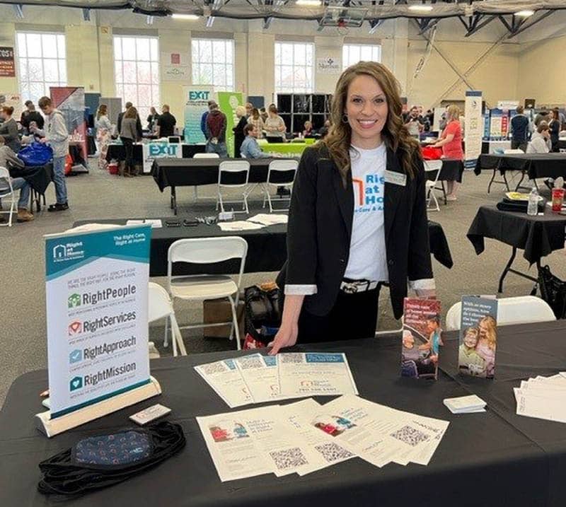 chrisy-in-back-of-table-at-marietta-college-job-fair